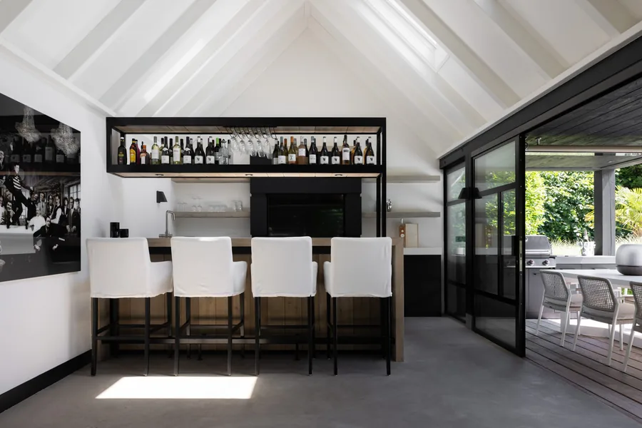 Riante poolhouse met bar
