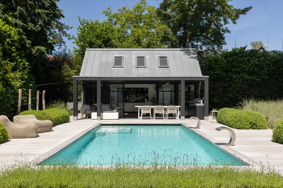 Riante poolhouse met bar