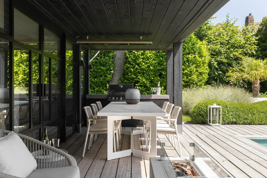 Riante poolhouse met bar
