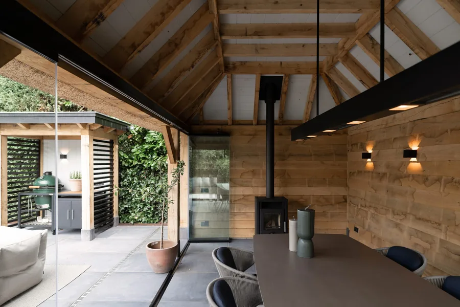 Luxe eiken tuinkamer rietgedekt
