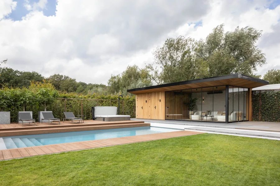 Poolhouse met zwembad