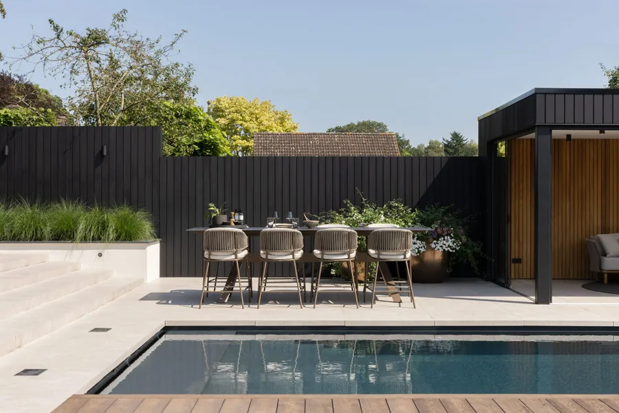 Modern poolhouse met zwembad