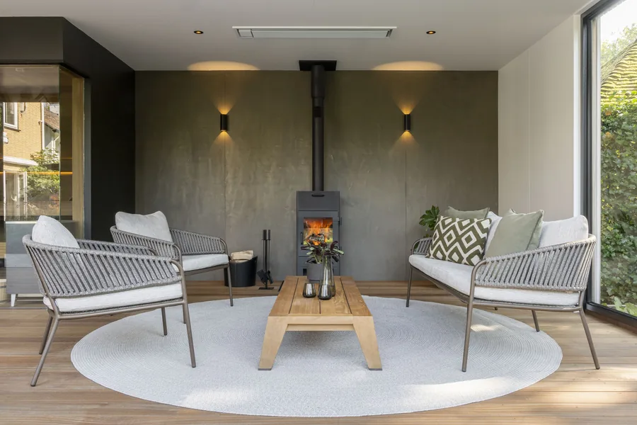 Luxe buitenhuis in riante villatuin