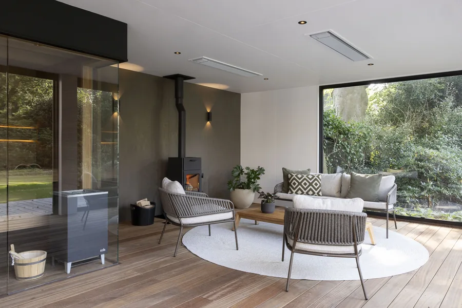 Luxe buitenhuis in riante villatuin